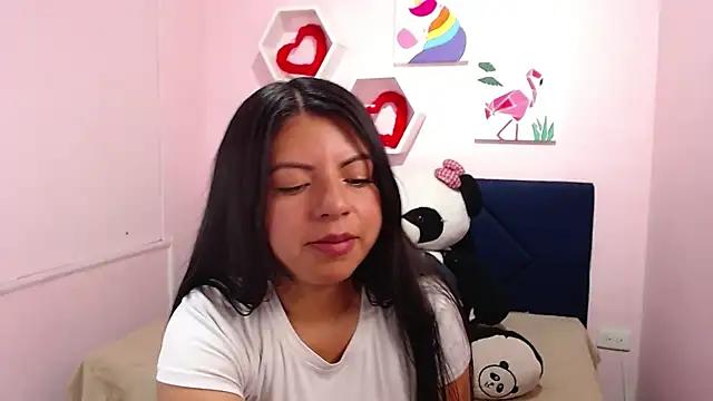 Discover our girls online shows and discover the company of countless livestreamers, with stunning shapes, sex toys and more.