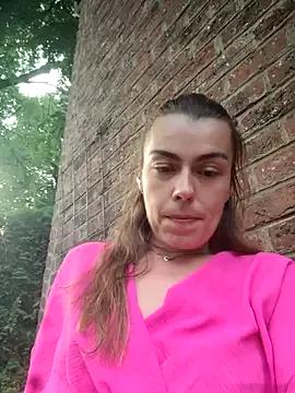 Carolinemiam from StripChat is Freechat