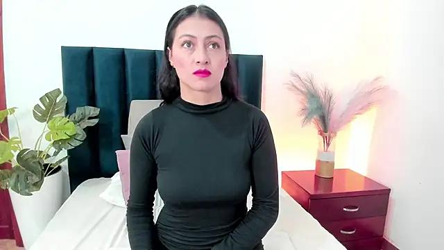 Discover our girls online shows and discover the company of countless livestreamers, with stunning shapes, sex toys and more.