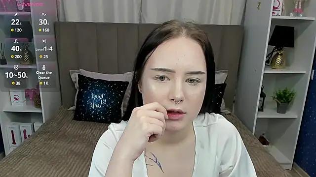 Discover our girls online shows and discover the company of countless livestreamers, with stunning shapes, sex toys and more.