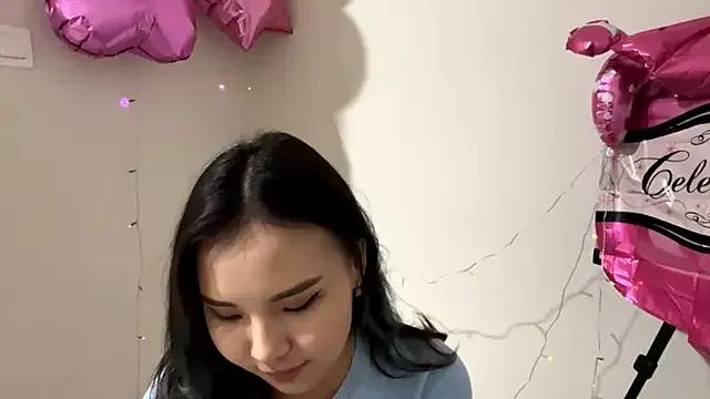 Discover our girls online shows and discover the company of countless livestreamers, with stunning shapes, sex toys and more.