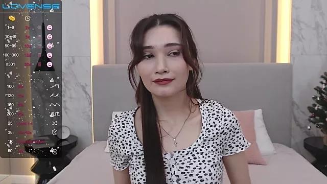 Discover our girls online shows and discover the company of countless livestreamers, with stunning shapes, sex toys and more.