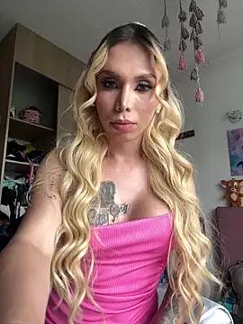 Discover our girls online shows and discover the company of countless livestreamers, with stunning shapes, sex toys and more.