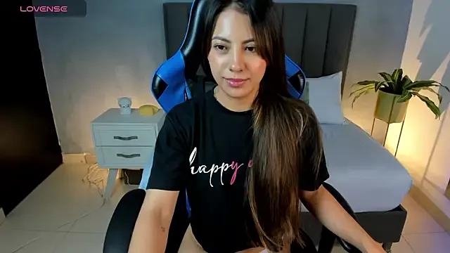 Discover our girls online shows and discover the company of countless livestreamers, with stunning shapes, sex toys and more.