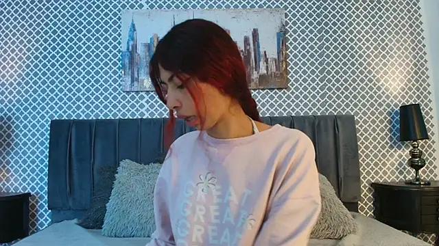 Discover our girls online shows and discover the company of countless livestreamers, with stunning shapes, sex toys and more.