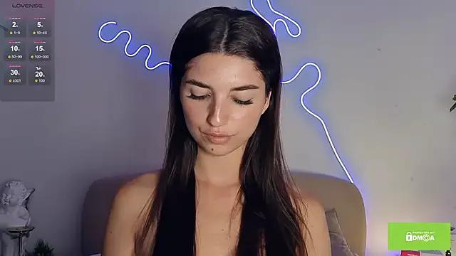 Discover our girls online shows and discover the company of countless livestreamers, with stunning shapes, sex toys and more.