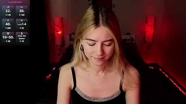 Discover our girls online shows and discover the company of countless livestreamers, with stunning shapes, sex toys and more.