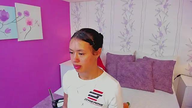 Discover our girls online shows and discover the company of countless livestreamers, with stunning shapes, sex toys and more.