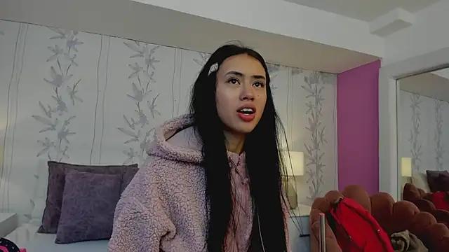 Discover our girls online shows and discover the company of countless livestreamers, with stunning shapes, sex toys and more.