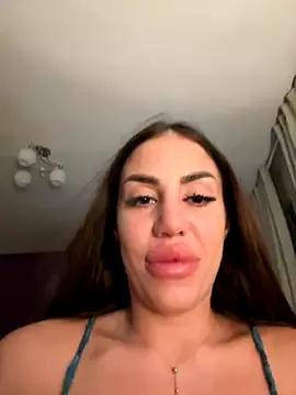 Discover our girls online shows and discover the company of countless livestreamers, with stunning shapes, sex toys and more.