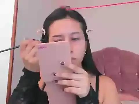 Discover our girls online shows and discover the company of countless livestreamers, with stunning shapes, sex toys and more.