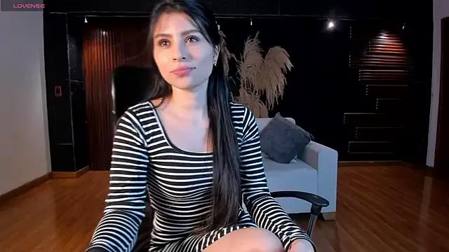 Discover our girls online shows and discover the company of countless livestreamers, with stunning shapes, sex toys and more.