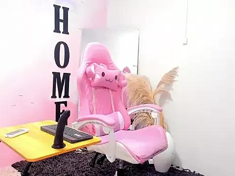 Discover our girls online shows and discover the company of countless livestreamers, with stunning shapes, sex toys and more.