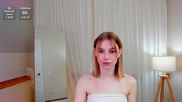 CatherineZetaJoys webcams show profile image 