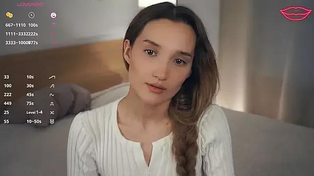 Discover our girls online shows and discover the company of countless livestreamers, with stunning shapes, sex toys and more.