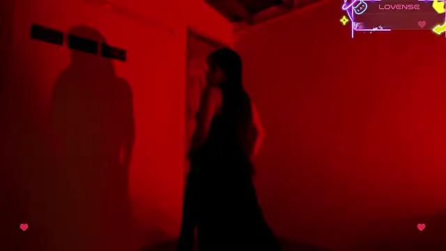 Discover our girls online shows and discover the company of countless livestreamers, with stunning shapes, sex toys and more.