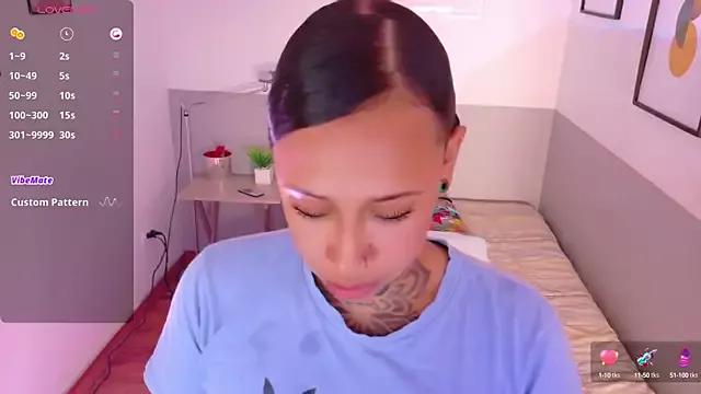 Discover our girls online shows and discover the company of countless livestreamers, with stunning shapes, sex toys and more.