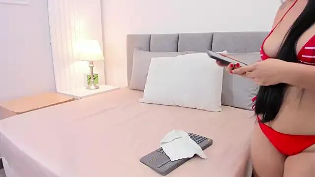 Discover our girls online shows and discover the company of countless livestreamers, with stunning shapes, sex toys and more.