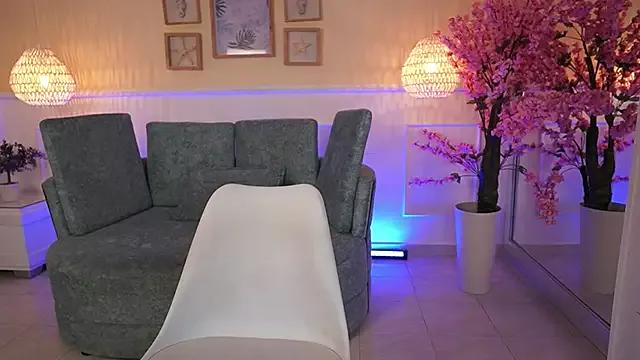 CattleyaScaly from StripChat