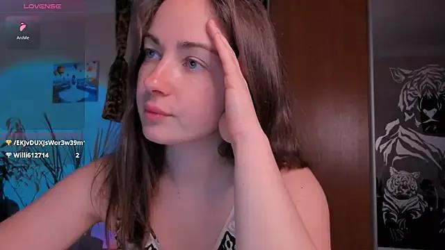 Discover our girls online shows and discover the company of countless livestreamers, with stunning shapes, sex toys and more.