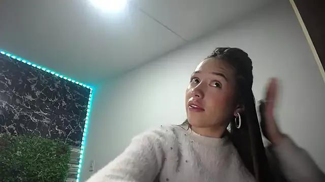 Discover our girls online shows and discover the company of countless livestreamers, with stunning shapes, sex toys and more.