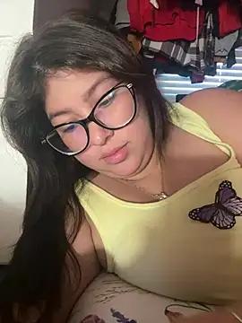 Discover our girls online shows and discover the company of countless livestreamers, with stunning shapes, sex toys and more.