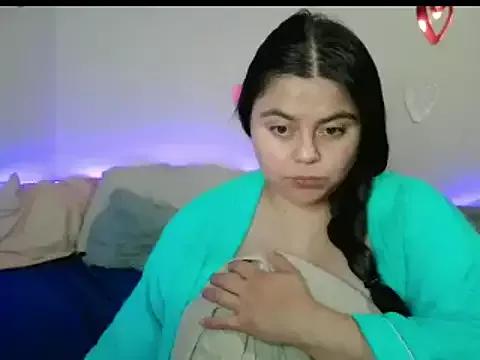 Discover our girls online shows and discover the company of countless livestreamers, with stunning shapes, sex toys and more.