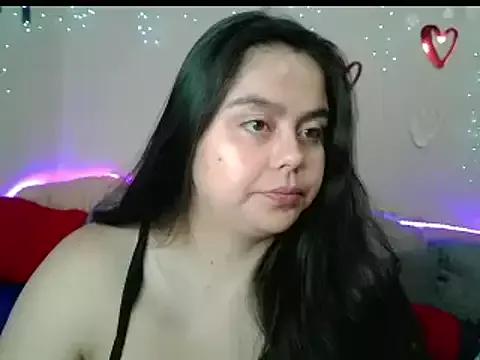 Discover our girls online shows and discover the company of countless livestreamers, with stunning shapes, sex toys and more.