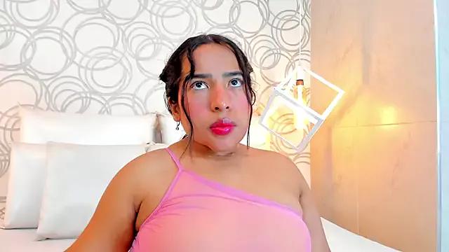 Discover our girls online shows and discover the company of countless livestreamers, with stunning shapes, sex toys and more.