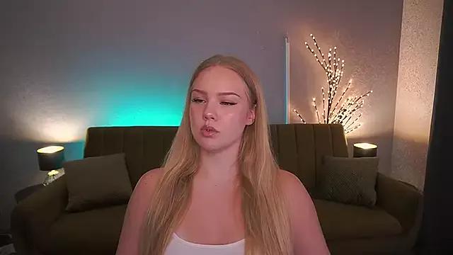 Discover our girls online shows and discover the company of countless livestreamers, with stunning shapes, sex toys and more.
