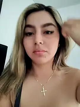 Discover our girls online shows and discover the company of countless livestreamers, with stunning shapes, sex toys and more.