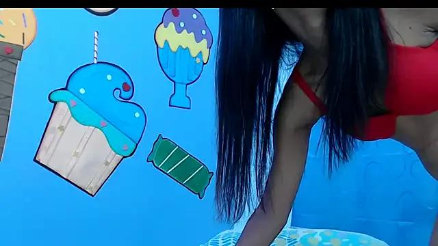Discover our girls online shows and discover the company of countless livestreamers, with stunning shapes, sex toys and more.