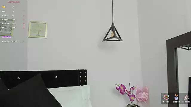 Discover our girls online shows and discover the company of countless livestreamers, with stunning shapes, sex toys and more.