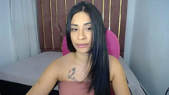 Discover our girls online shows and discover the company of countless livestreamers, with stunning shapes, sex toys and more.