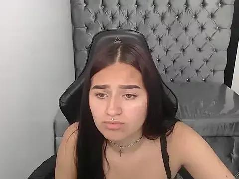 chanell_t from StripChat is Freechat