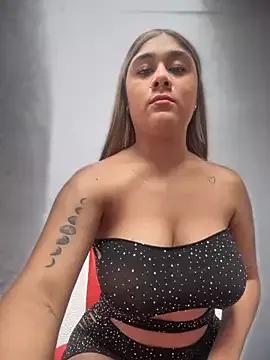 Discover our girls online shows and discover the company of countless livestreamers, with stunning shapes, sex toys and more.