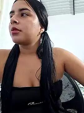 Discover our girls online shows and discover the company of countless livestreamers, with stunning shapes, sex toys and more.