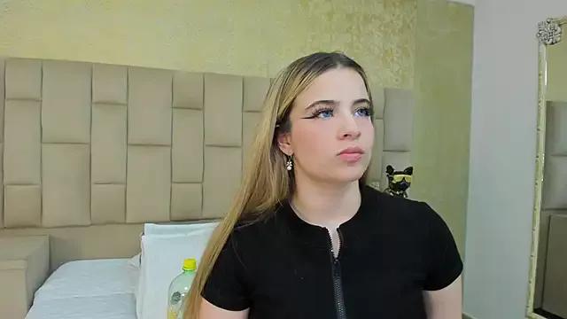 Discover our girls online shows and discover the company of countless livestreamers, with stunning shapes, sex toys and more.