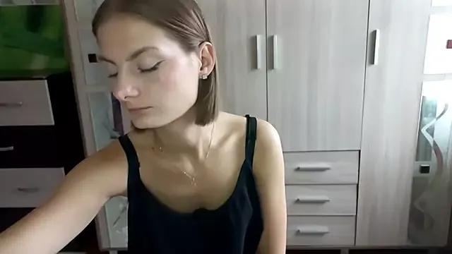 Discover our girls online shows and discover the company of countless livestreamers, with stunning shapes, sex toys and more.