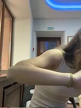 Discover our girls online shows and discover the company of countless livestreamers, with stunning shapes, sex toys and more.