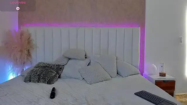 Charlotte-storm from StripChat is Freechat