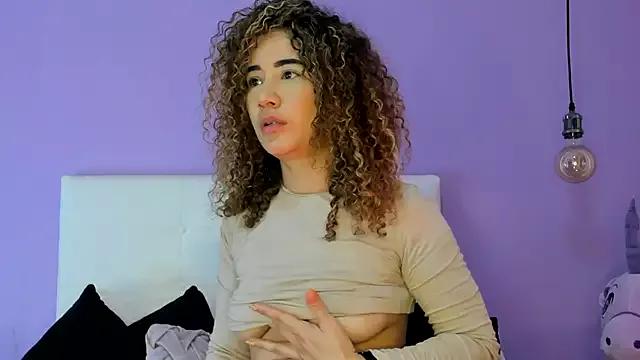 Discover our girls online shows and discover the company of countless livestreamers, with stunning shapes, sex toys and more.
