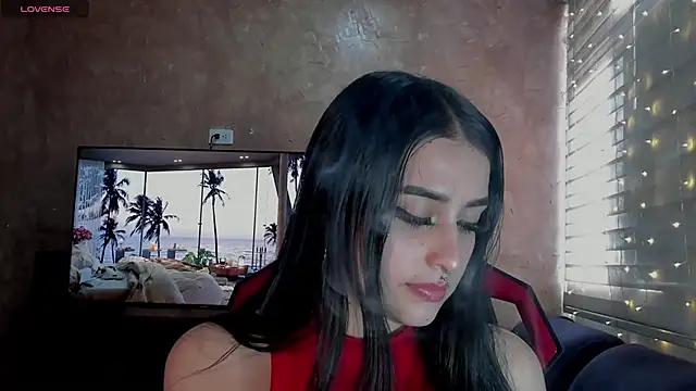 Discover our girls online shows and discover the company of countless livestreamers, with stunning shapes, sex toys and more.