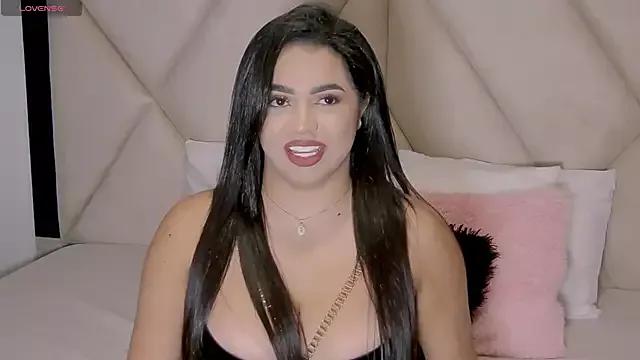 Discover our girls online shows and discover the company of countless livestreamers, with stunning shapes, sex toys and more.