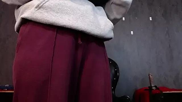 Discover our girls online shows and discover the company of countless livestreamers, with stunning shapes, sex toys and more.