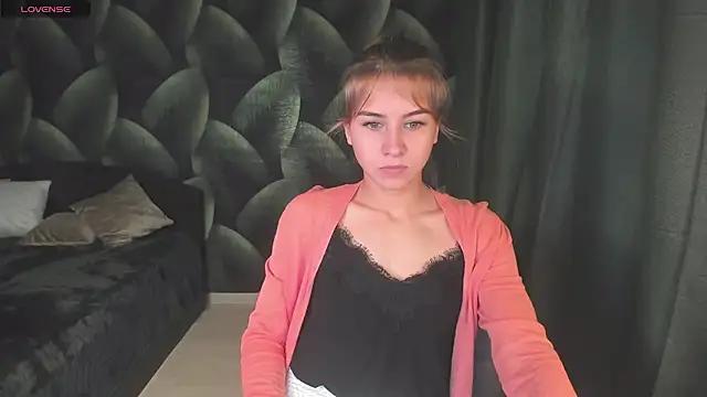 Discover our girls online shows and discover the company of countless livestreamers, with stunning shapes, sex toys and more.