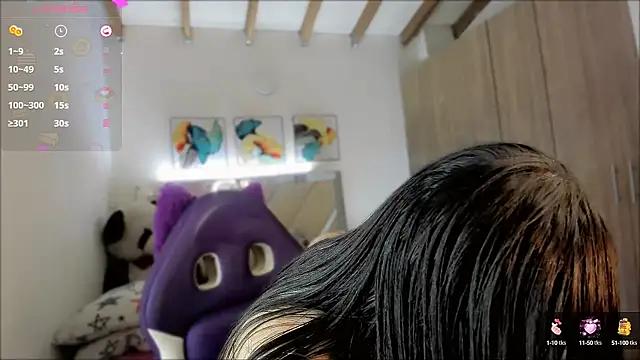 Discover our girls online shows and discover the company of countless livestreamers, with stunning shapes, sex toys and more.