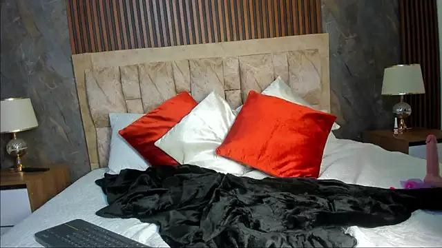 Discover our girls online shows and discover the company of countless livestreamers, with stunning shapes, sex toys and more.