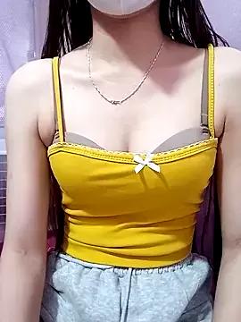 Discover our girls online shows and discover the company of countless livestreamers, with stunning shapes, sex toys and more.