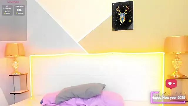Discover our girls online shows and discover the company of countless livestreamers, with stunning shapes, sex toys and more.
